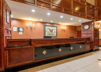La Quinta Inn & Suites by Wyndham Dodge City hotel thumbnail 2