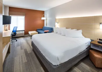 Holiday Inn Express Cedar Rapids (Collins Rd) by IHG hotel thumbnail 4