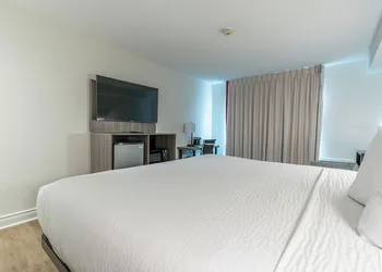 Ramada by Wyndham Kingston hotel thumbnail 8