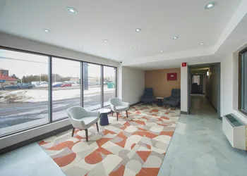 Ramada by Wyndham Kingston hotel thumbnail 3