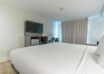 Ramada by Wyndham Kingston hotel thumbnail 8