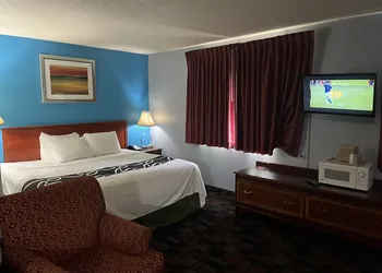 Rodeway Inn Whitehall hotel thumbnail 7