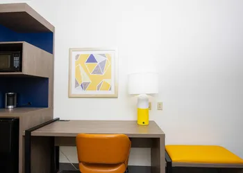 Comfort Suites Oil Center hotel thumbnail 6