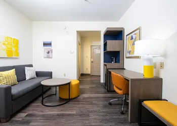 Comfort Suites Oil Center hotel thumbnail 8