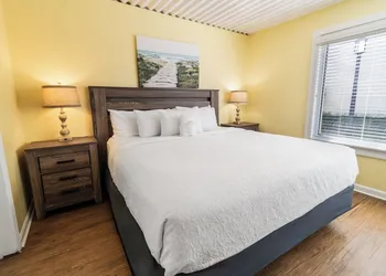 The Oceanfront Litchfield Inn hotel thumbnail 5