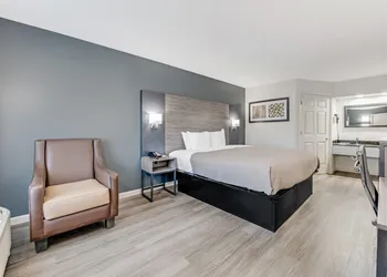Quality Inn Laurinburg hotel thumbnail 6