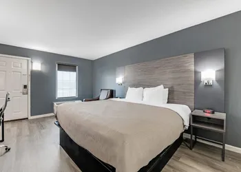 Quality Inn Laurinburg hotel thumbnail 8