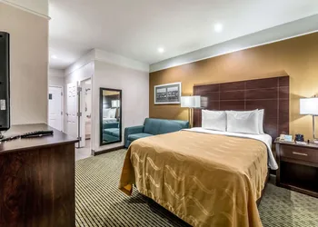 Quality Inn & Suites SeaWorld North hotel thumbnail 5