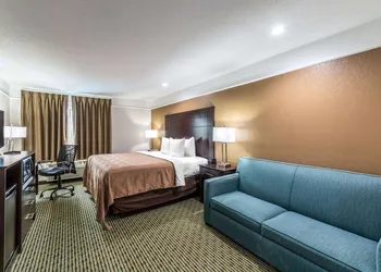 Quality Inn & Suites SeaWorld North hotel thumbnail 8