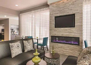 La Quinta Inn & Suites by Wyndham Orlando UCF hotel thumbnail 3