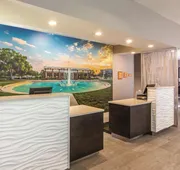 La Quinta Inn & Suites by Wyndham Orlando UCF hotel detail image 4