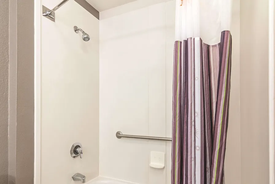 La Quinta Inn & Suites by Wyndham Orlando UCF hotel detail image 6