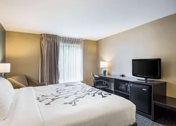 Sleep Inn & Suites Dunmore hotel thumbnail 7