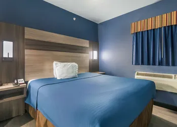 Rodeway Inn Carrollton I-35E hotel thumbnail 4