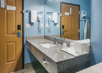 Rodeway Inn Carrollton I-35E hotel thumbnail 7