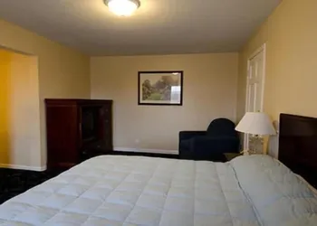 Alpine Inn Rockford hotel thumbnail 8