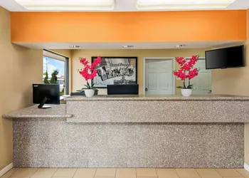 Super 8 by Wyndham Grand Prairie Southwest hotel thumbnail 2