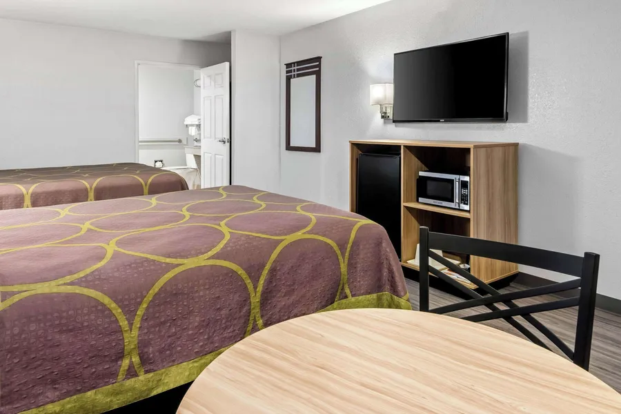 Super 8 by Wyndham Grand Prairie Southwest hotel detail image 6
