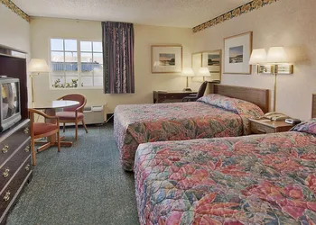 Days Inn by Wyndham Mt. Vernon hotel thumbnail 4