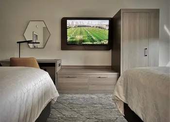 Holiday Inn Express Hotel & Suites New Tampa I-75 by IHG hotel thumbnail 4