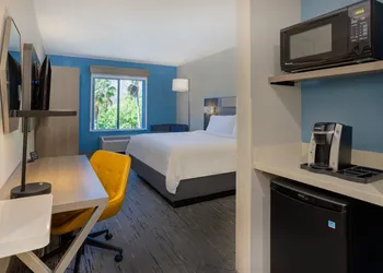 Holiday Inn Express Hotel & Suites New Tampa I-75 by IHG hotel thumbnail 7