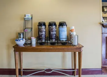 Econo Lodge Ankeny - Des Moines hotel thumbnail 2