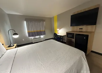 Super 8 by Wyndham Richfield/Cleveland hotel thumbnail 8