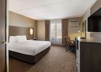 Econo Lodge Duluth near Miller Hill Mall hotel thumbnail 6