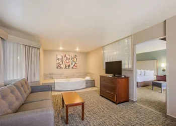 Best Western Harbour Pointe Lakefront hotel thumbnail 4