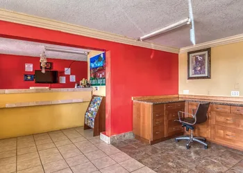 Budget Inn and Suites hotel thumbnail 2