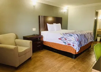 Budget Inn and Suites hotel thumbnail 4