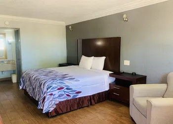 Budget Inn and Suites hotel thumbnail 5