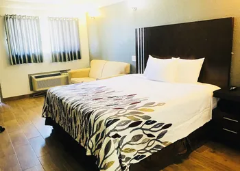 Budget Inn and Suites hotel thumbnail 6