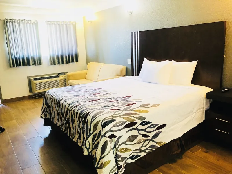 Budget Inn and Suites hotel detail image 6