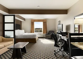 Ramada by Wyndham Cold Lake hotel thumbnail 7