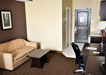 Ramada by Wyndham Cold Lake hotel thumbnail 8