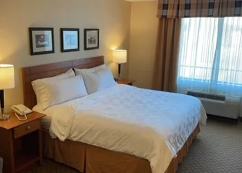 Holiday Inn Battle Creek by IHG hotel thumbnail 4
