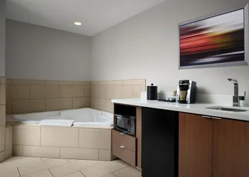 Holiday Inn Express & Suites New Orleans Airport South by IHG hotel thumbnail 7