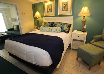 Ocean Club on Smuggler's Beach hotel thumbnail 3