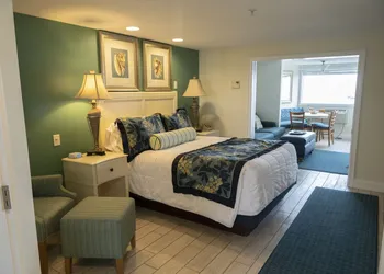 Ocean Club on Smuggler's Beach hotel thumbnail 4