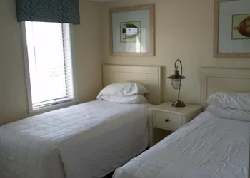 Ocean Club on Smuggler's Beach hotel thumbnail 6