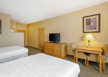 Best Western Plus Revere Inn & Suites hotel thumbnail 6