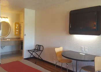 Motel 6 Columbus, OH - OSU hotel thumbnail 7