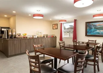 Travelodge by Wyndham Kindersley hotel thumbnail 8