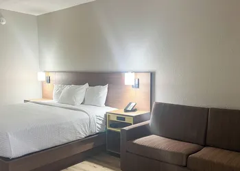 Studio 6 Suites Fremont, OH hotel thumbnail 7