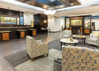La Quinta Inn & Suites by Wyndham Mt. Pleasant hotel thumbnail 2