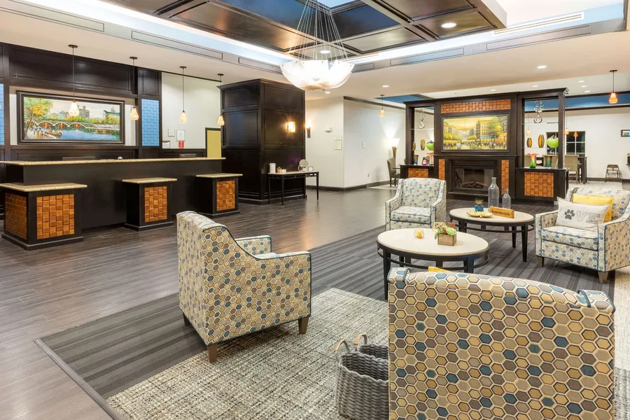 La Quinta Inn & Suites by Wyndham Mt. Pleasant hotel detail image 2