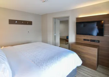 Holiday Inn Express & Suites Indianapolis Northwest by IHG hotel thumbnail 3
