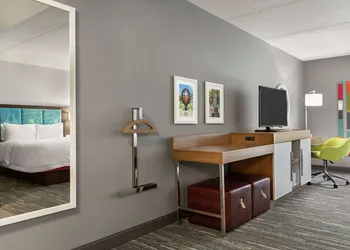 Hampton Inn by Hilton London hotel thumbnail 6
