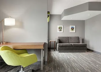 Hampton Inn by Hilton London hotel thumbnail 8